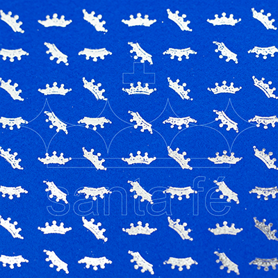 Feltro Estampado Laminado Santa Fé Coleção Alegria Coroa Prata com Fundo Azul Anil 45 x 45 cm - Ref. 50000048