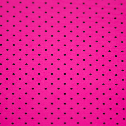 Feltro Estampado Laminado Santa Fé Coleção Alegria Poá Preto com Fundo Rubi Cítrico 45 x 45 cm - Ref. 50000065